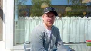 Leo Komarov trivs bäst hemma i Nykarleby på somrarna, bild från 2010. Leo Komarov på besök i Nykarleby sommaren 2010.