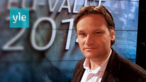 När Stefan Winiger inte rycker in i studion för extrainsatta nyhetssändningar jobbar han med debattprogrammen Yle Obs och Slaget efter tolv. Stefan Winiger är redaktör på Svenska Yle.