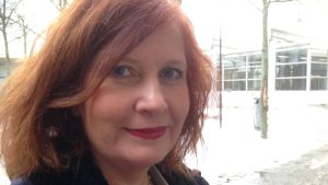 - Undersökningar visar att om över 50 procent av dem som rör sig i ett centrum är kvinnor, så ökar det tryggheten för alla, säger Helene Larsson på Svenska Bostäder.