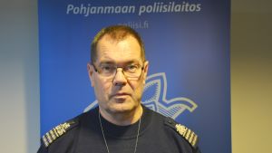 Kari Keski-Opas säger att polisen saknar utrustning för att stänga vägar för en längre tid. Kari Keski-Opas, biträdande polischef på Polisinrättningen i Österbotten.