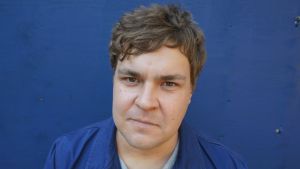 Mathias Rosenlundilta ilmestyy syyskuussa uusi luokkaeroja, koulutusta ja sivistystä käsittelevä teos Kuohukuja 5. // Kuva: Schildts & Söderströms / Mary Saaritsa