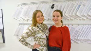 Julia Alitalo och Marja Vuola gymnasieleverna julia alitalo och marja vuola