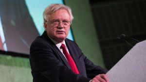 Viktigaste är att lösa frågorna om fortsatta rättigheter för våra medborgare i EU och EU-medborgare i Storbritannien, säger brexit-minister David Davis. David Davies, brexitminister.
