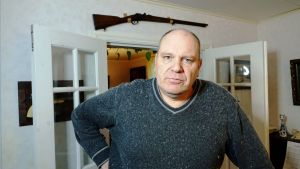 Harri Hilli bor i sin farfars gamla hus i Valkom Harri Hilli bor i sin farfars gamla hus i Valkom