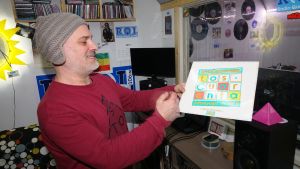 Fabio Putrino är stolt över att hans radiostation inte sänder musik i MP3-format. Fabio Putrino är stolt över att hans radiostation inte sänder musik i MP3-format.