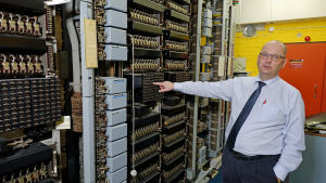 Gustaf Forsberg visar hur telefoncentralerna såg ut på 1950-talet. Gustaf Forsberg visar hur telefoncentralerna såg ut på 1950-talet.