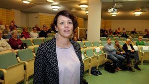 Pia Sundell säger att de övriga länderna i Norden går åt ett helt annat håll än Finland i sin alkoholpolitik. Pia Sundell talade för barnens rätt till en frisk inomhusluft.