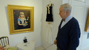 Bebé var dotter till Wilhelmina de Geer och generallöjtnant Gustaf Robert Ehrnrooth. Men hennes liv blev kort. Bebé var dotter till Wilhelmina de Geer och generallöjtnant Gustaf Robert Ehrnrooth.