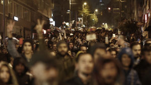 Demonstranter i Istanbul Demonstranter visar sitt missnöje med valresultatet i Turkiet 2017.