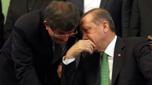 Erdogan och Davutoglu diskuterar Turkiets premiärminister och utrikesminister diskuterar