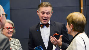 Leif Jakobsson har varit Kulturfondens direktör sedan 2012. Han skulle ha haft möjlighet att förlänga sitt fem år långa kontrakt men valde att lämna chefsjobbet. leif jakobsson i minglet under pausen i musikhuset under svesska kulturfondens storsatsning spegling - 100 år av finlandssvensk musik gick av stapeln 11.3.2017
