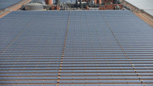 Noor 1 i Ouarzazate i södra Marocko är ett av de största solkraftverken i världen. När det är fullt utbyggt täcker det en yta på 2500 hektar och skall kunna producera 580 MW, d.v.s. ungefär lika mycket som ena reaktorn vid Lovisa kärnkraftverk. Noor 1 i Ouarzazate i södra Marocko är ett av de största solkraftverken i världen.