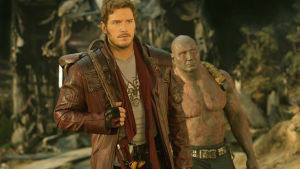 He ain´t heavy, he´s my brother. Altenativt: Brothers in arms. Peter Quill och Drax på väg mot ännu en sammandrabbning.