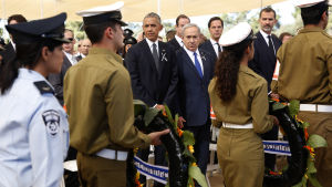 Ett sjuttiotal stats- och regeringschefer deltog i Shimon Peres begravning, bland dem USA.s president Barack Obama, Israels premiärminister Benyamin Netanyahu och Spaniens kung Felipe (th) Ett sjuttiotal stats- och regeringschefer deltog i Shimon Peres begravning, bland dem USA.s president Barack Obama, Israels premiärminister Benyamin Netanyahu och Spaniens kung Felipe (th)