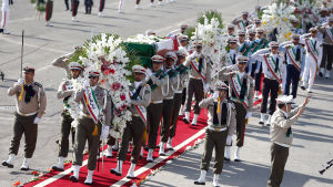 Ceremoni på flygplats i Teheran då iranska dödsoffer flögs hem efter Mecka-vallfärden 2015. Ceremoni på flygplats i Teheran då iranska dödsoffer flögs hem efter Mecka-vallfärden 2015.