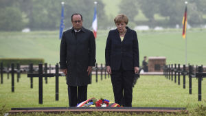 President François Hollande och förbundskansler Angela Merkel i Verdun. President François Hollande och förbundskansler Angela Merkel i Verdun.