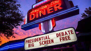 Finns det ännu plats för genuina demokratiska samtal om samhälleliga frågor? Presidentvalsdebatt i tv i USA.