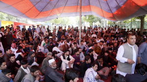 Afghanska demonstranter i närheten av presidentens palats i Kabul på lördagen. Afghanska demonstranter i närheten av presidentens palats i Kabul på lördagen. 3.6.2017.