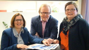 Stadsstyrelsens ordförande Maria palm, stadsdirektör Gösta Willman och stadskamrer Gunilla Lillbacka. Maria Palm, Gösta Willman och Gunilla Lillbacka.
