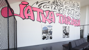 Väggmålning, "Jatka taistelua, som en del av Ilja Karilampis allkonstverk, Pääkaupunki Väggmålning, "Jatka taistelua, som en del av Ilja Karilampis allkonstverk, Pääkaupunki