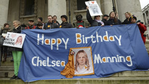 En demonstration till stöd för Chelsea Manning i London i december 2014. En demonstration till stöd för Chelsea Manning i London i december 2014.