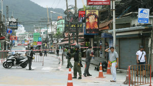 Thailändska myndigheter befarar nya terrordåd efter en serie bombattacker mot turistmål i augusti, då fyra personer dödade och ett tjugotal skadade, bland dem många utlndska turister Poliser och vägspärrar nära stranden Patong där en bomb exploderade under fredagsmorgonen.