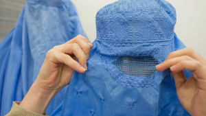 Burka förbjuds i norska klassrum och på offentliga platser i Danmark Konstutställning i Wiesbaden om burka
