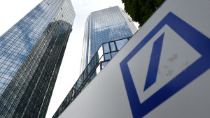 Lån från Deutsche Bank lät Trump finansiera flera nya fastighetsaffärer, trots att Trump hade flera konkurser i branschen bakom sig. Deutsche Banks huvudkontor i Frankfurt am Main.