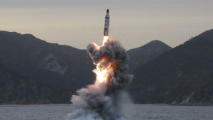 Nordkorea har provocerat både Sydkorea och USA genom upprepade missiltest. Den här bilden är från 2016 och visar ett annat missiltest.