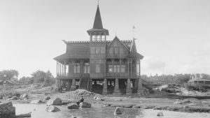 Segelpaviljongen i Lovisa 1907. Det gick inte att ta ett fotografi år 2015 från samma plats eftersom det nu är privat område. Lovisa Segelpaviljong 1907