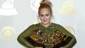 Sångerskan Adele tog storslam när musikbranschens Grammypriser delades ut i Los Angeles, USA den 12 februari 2017.