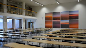 I den här föreläsningssalen har många blivande studenter skrivit inträdesprov - och senare tentamen. Föreläsningssal i Åbohanken.