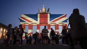 Berlin lyste upp Brandenburger Tor med brittiska flaggan på lördagen. Berling lyste upp Brandenburger Tor med brittiska flaggan på lördagen. 4.5.2017