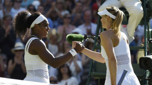 Williams och Sjarapova i Wimbledon 2015. Serena Williams gav ingen chans åt Maria Sharapova.