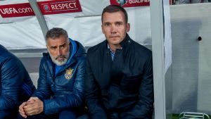 Sjevtjenko och hans assistent Mauro Tassotti. Andrej Sjevtjenko leder landslaget med Mauro Tasottis (till vänster) hjälp.