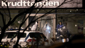En 55-årig filmregissör miste livet i skjutattacken mot kulturhuset Krudttønden den 14 februari 2015. På Krudttønden pågick en diskussion om yttrandefrihet med den svenska karikatyrtecknaren Lars Vilks. Vilks antas ha varit det planerade målet för attacke En 55-årig filmregissör miste livet i skjutattacken mot kulturhuset Krudttønden den 14 februari 2015. På Krudttønden pågick en diskussion om yttrandefrihet med den svenska karikatyrtecknaren Lars Vilks. Vilks antas ha varit det planerade målet för attacke