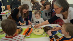 Marthorna har alltid jobbat för hållbarhet och vettig konsumtion. Gemensam kvällsbit på inspirationskvällen i Karleby.