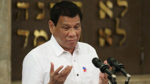 President Rodrigo Duterte hotar att införa undantagstillstånd över hela Filippinerna även om kongressen och Högsta domstolen skulle motsätta sig det Filippinernas kontroversiella president Rodrigo Duterte vill förbjuda rökning på offentliga platser utomhus