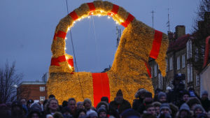 Gävlebocken några timmar innan den brann upp Gävlebocken några timmar innan den brann upp