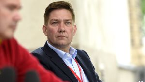 Thomas Blomqvist (SFP) vill att såväl kvinnor som män kallas till uppbåd. Thomas Blomqvist på Suomi Areena i Björneborg 11.7.2017