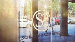 Schildts & Söderström och Förlaget ger ut finlandssvenska böcker. schildts & söderströms