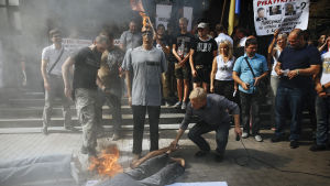 Demonstration mot korrupiton utanför åklagarmyndigheterna i Kiev sommaren 2015