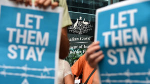 Asylsökande är välkomna i Ingå, om man får tro de kandidater som har svarat på Yles valkompass. Protester mot Australiens migrations- och asylpolitik i Brisbane.
