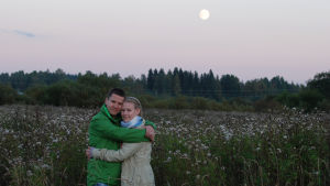 Minnan ja Akin tarina kerrotaan SuomiLOVEn verkkosivuilla.