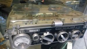 Nagra-bandspelaren. Ett pålitligt men tungt arbetsredskap. Nagra-bandspelare.