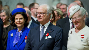 Drottning Silvia, kung Carl Gustaf och drottning Margarethe är några av gästerna vid dagens jubileumsfirande. Drottning Silvia, kung Carl Gustaf och drottning Margarethe.