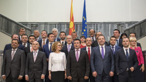Åtta av 25 ministrar i den nya regeringen kommer från albanska partier som kräver förstärkta minoritetsrättigheter Makedonien har fått en ny regering.