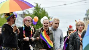Prideparaden i Helsingfors den 1 juli 2017.