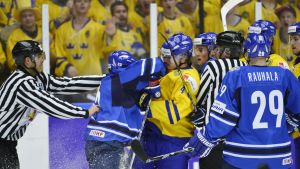 Finland och Sverige har gått stenhårda kamper i JVM de senaste åren. Finland och Sverige har gått stenhårda kamper i JVM de senaste åren.