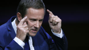 Nicolas Dupont-Aignan. Debout la France (Res dig, Frankrike). Högernationalist som värnar om det politiska arvet efter Charles de Gaulle. Har försökt profilera sig som ett motgift mot den skandaldrabbade högerkandidaten François Fillon. Nicolas Dupont-Aignan.